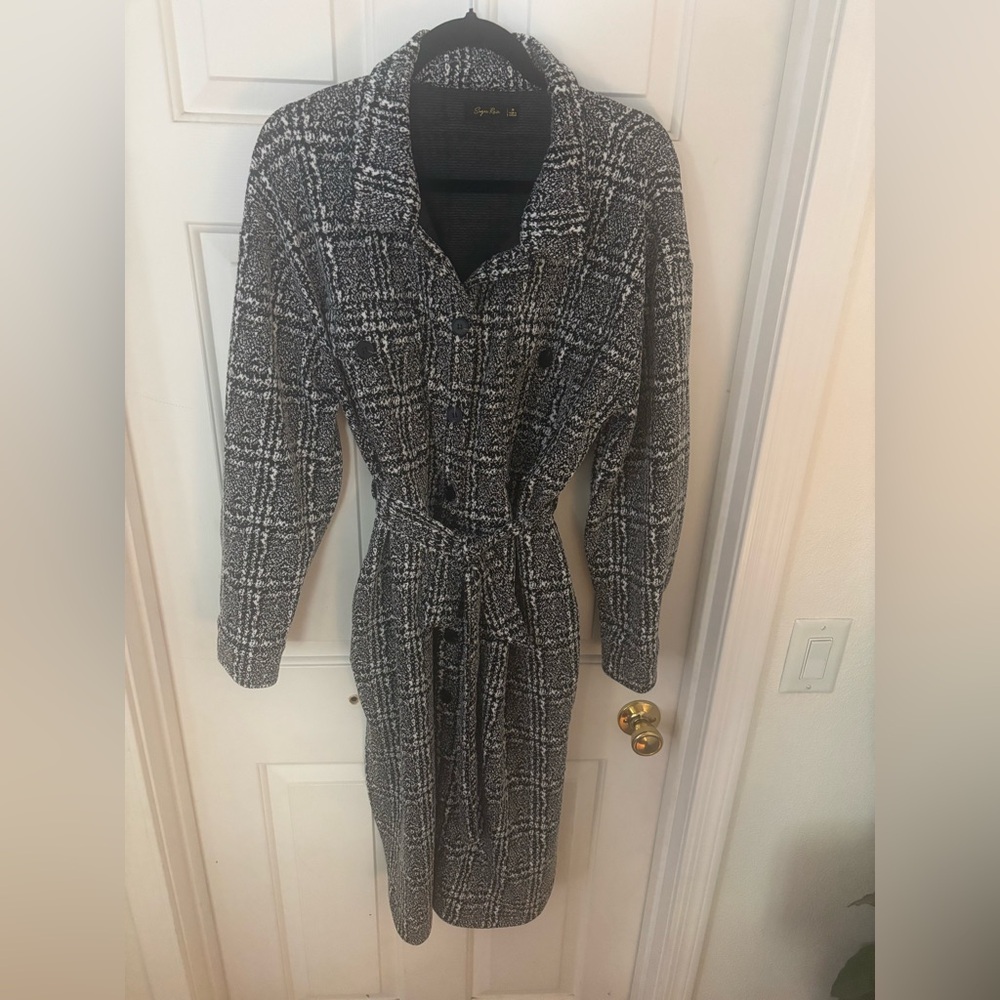 Stylish Black and White Plaid Women's Coat
